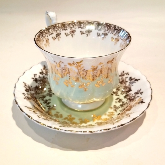 VINTAGE TEA CUP AND SAUCE - Picture 3 of 12